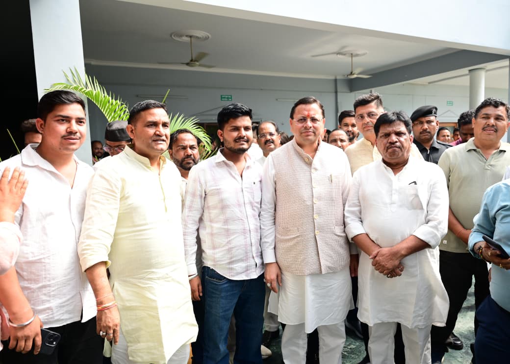 नैनीताल पहुंचे मुख्यमंत्री पुष्कर सिंह धामी, हल्द्वानी सर्किट हाउस में जनता की सुनीं समस्याएं, अधिकारियों को दिए त्वरित निस्तारण के निर्देश