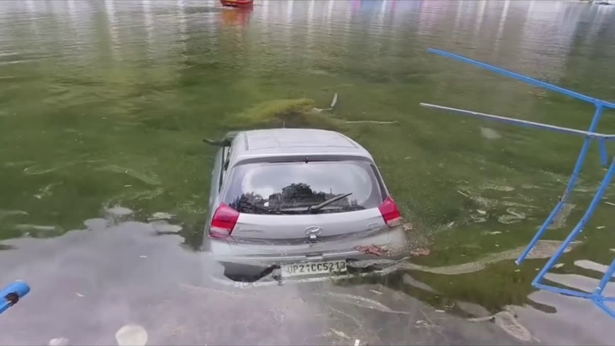 Nainital Road Accident: नैनीताल में बड़ा हादसा, मुरादाबाद के पर्यटकों से भरी कार सरिता ताल झील में गिरी; स्थानीय लोगों ने ऐसे बचाई 4 जानें