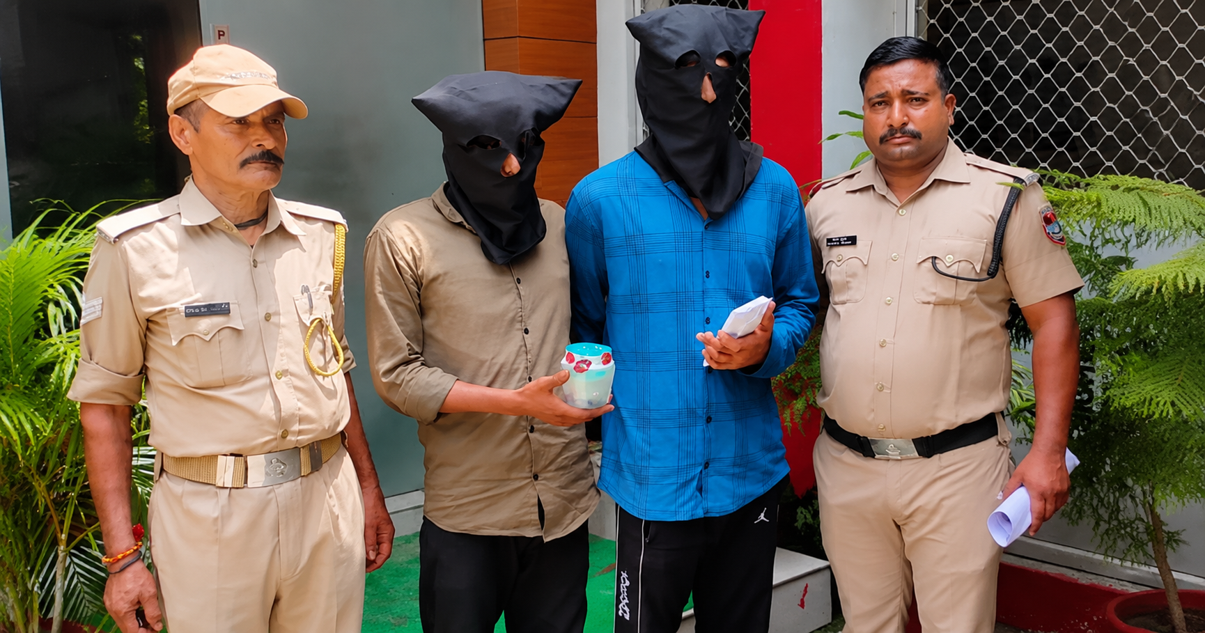 ऑपरेशन प्रहार: रामनगर पुलिस की बड़ी कार्रवाई, मोटरसाइकिल के वाइजर में छिपाकर तस्करी कर रहे दो स्मैक तस्कर गिरफ्तार