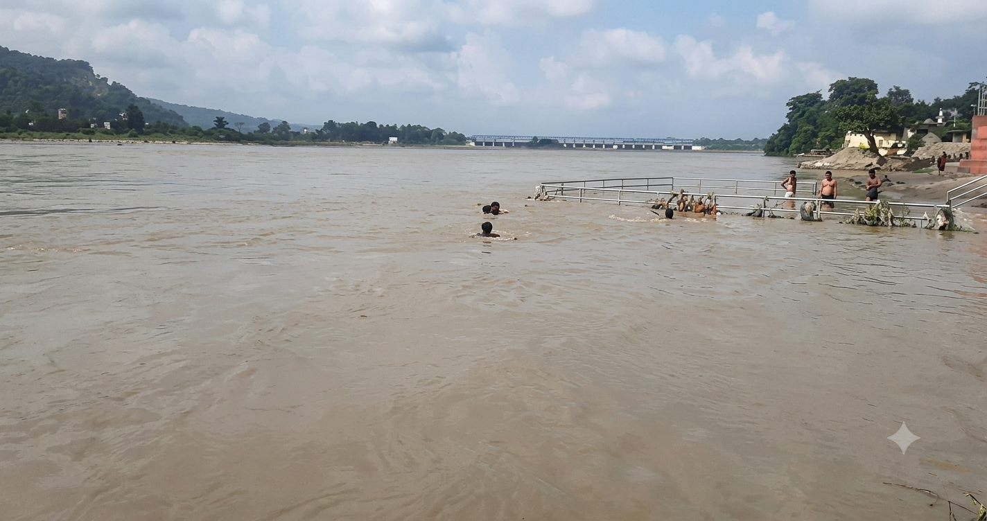 हरिद्वार न्यूज़: नमामि गंगे घाट पर बड़ा हादसा, गंगा में नहाते समय डूबे दो कांवड़िये, SDRF का सर्च अभियान जारी