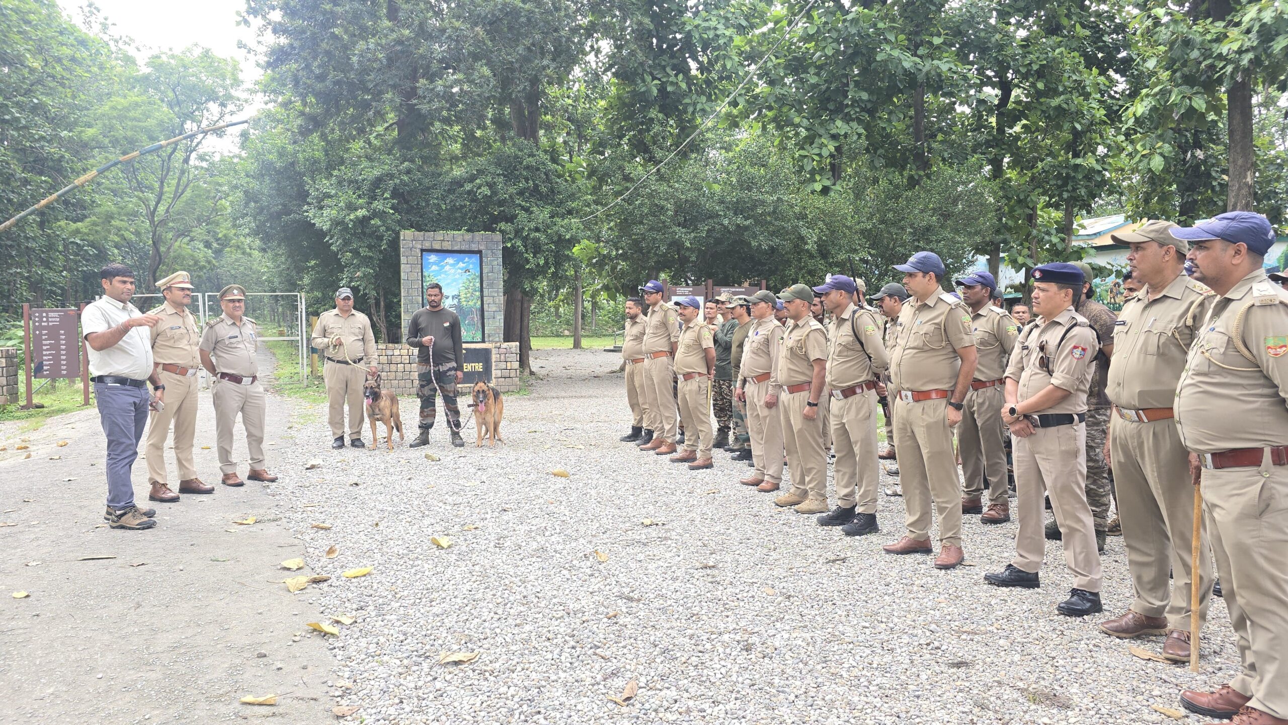 कॉर्बेट के संवेदनशील वन क्षेत्रों में सुरक्षा का नया घेरा: बारिश के मौसम में संदिग्धों और अवैध गतिविधियों पर सीधी नजर