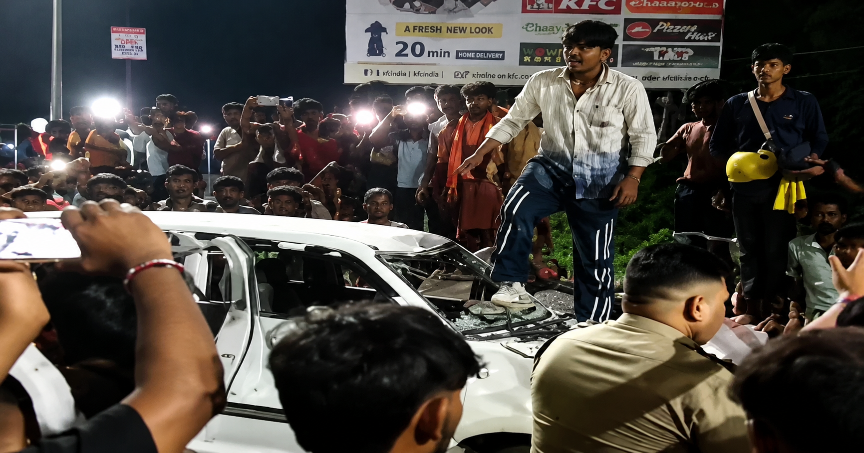 कांवड़ खंडित होते ही भड़का गुस्सा: कार में तोड़फोड़, मंगलौर में अफरा-तफरी के बीच पुलिस बल तैनात