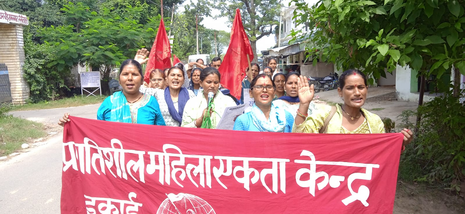 मालधन में महंगाई के खिलाफ सड़कों पर उतरीं महिलाएं: रसोई चलाना हुआ दूभर, सरकार से पूछे तीखे सवाल