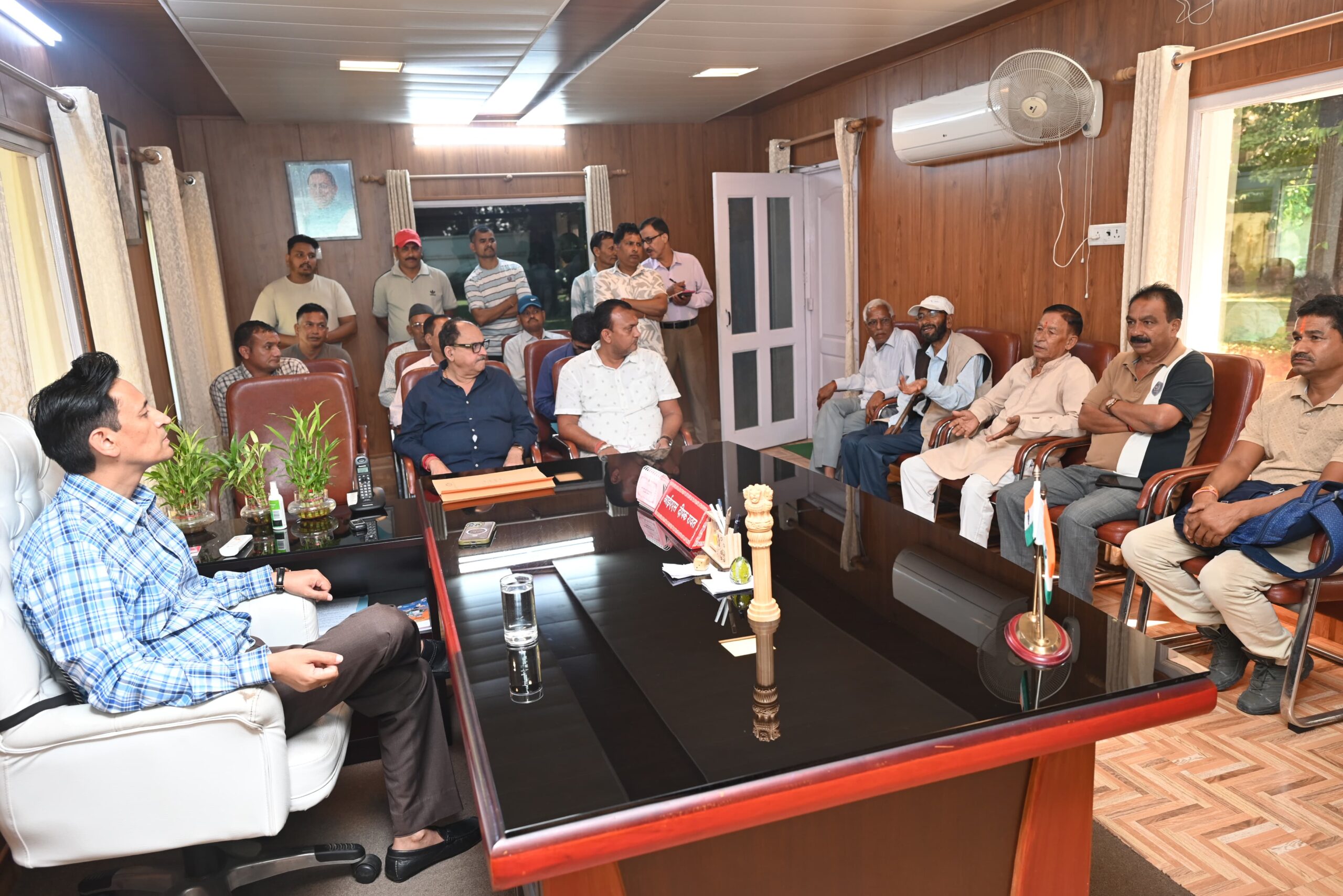 हल्द्वानी न्यूज़: जमीन खरीदारों के लिए अलर्ट! जनसुनवाई में खुला प्लॉटिंग फ्रॉड का मामला, सड़कें गड्ढा मुक्त करने पर सख्त निर्देश।